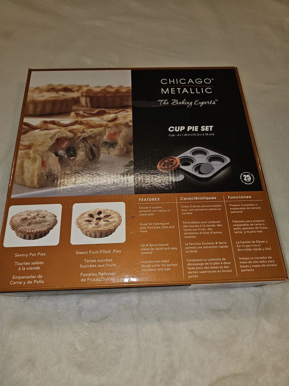 Chicago Metallic  4 Cavity Non Stick Cup Pie Set